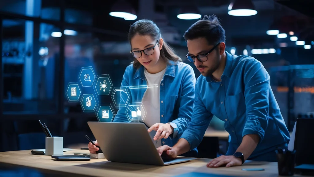 it-specialists-working-together-on-computer-samarthana-image