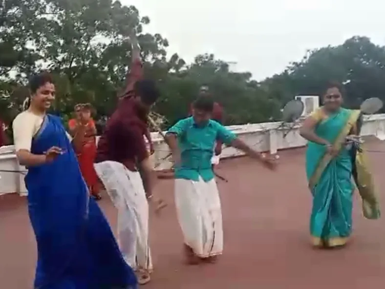 colleagues-celebrating-in-traditional-dress-samarthana