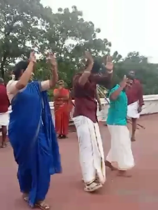 women-enjoying-outdoor-group-dance-samarthana