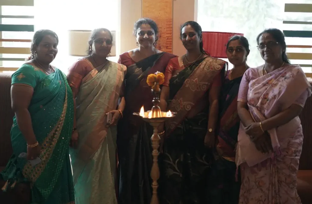employees-in-traditional-dress-samarthana