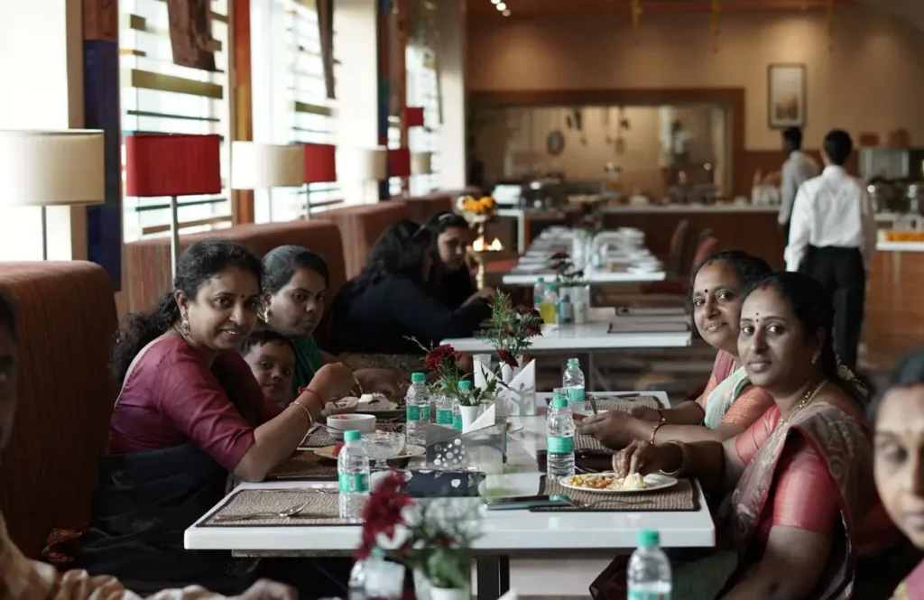 colleagues-having-lunch-together-samarthana