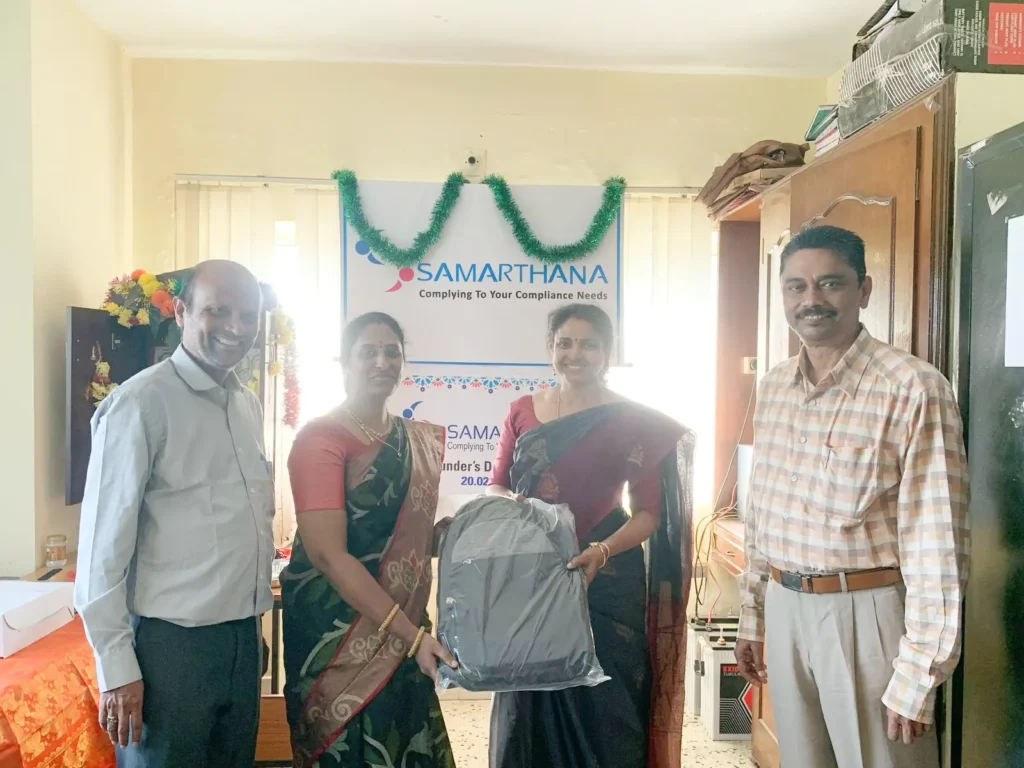 employees-receiving-recognition-samarthana