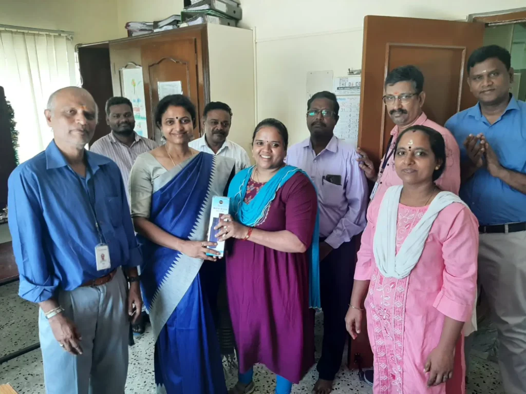 team-members-posing-with-award-samarthana