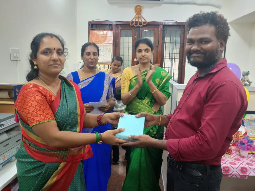 employee-presenting-gift-to-colleague-samarthana