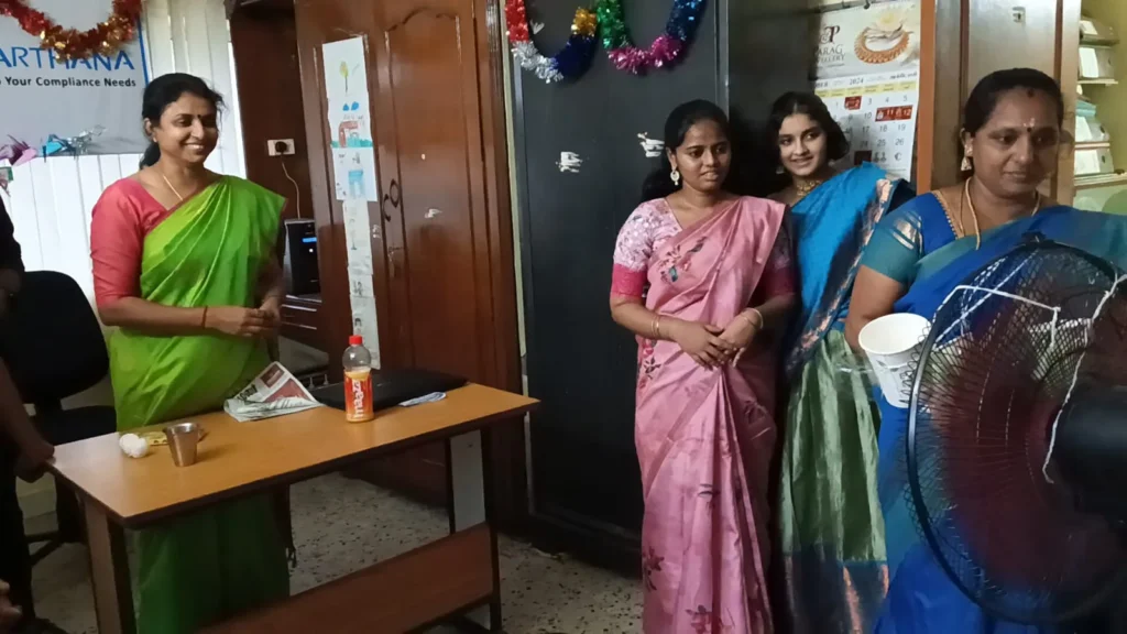 women-colleagues-working-together-samarthana