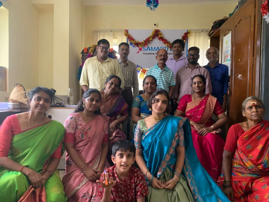 women-staff-in-green-and-pink-sarees-samarthana