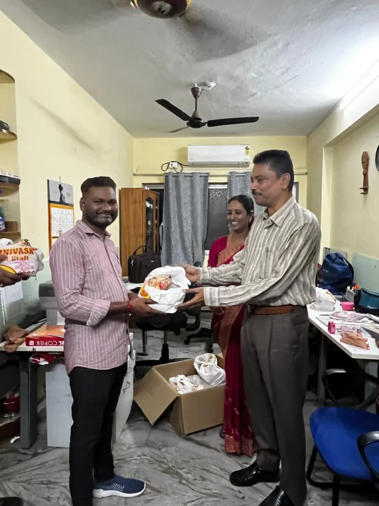 staff-members-in-office-discussion-samarthana