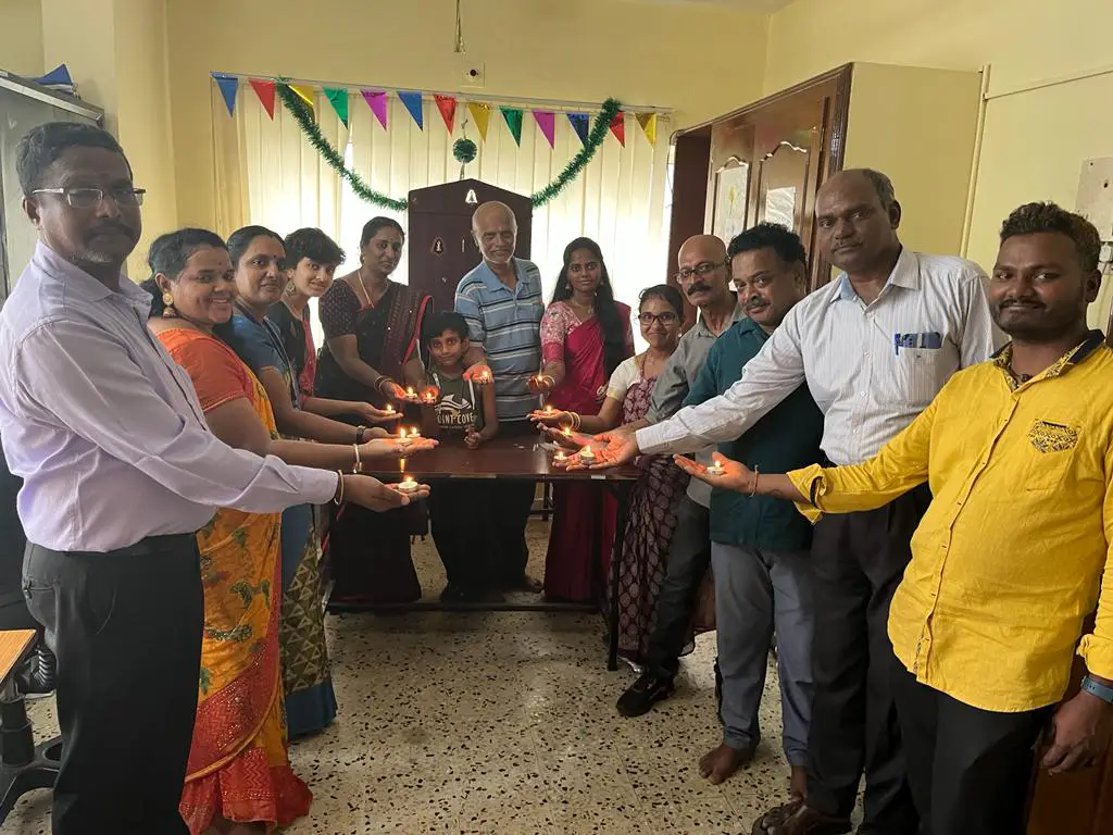 colleagues-sharing-diwali-gifts-samarthana