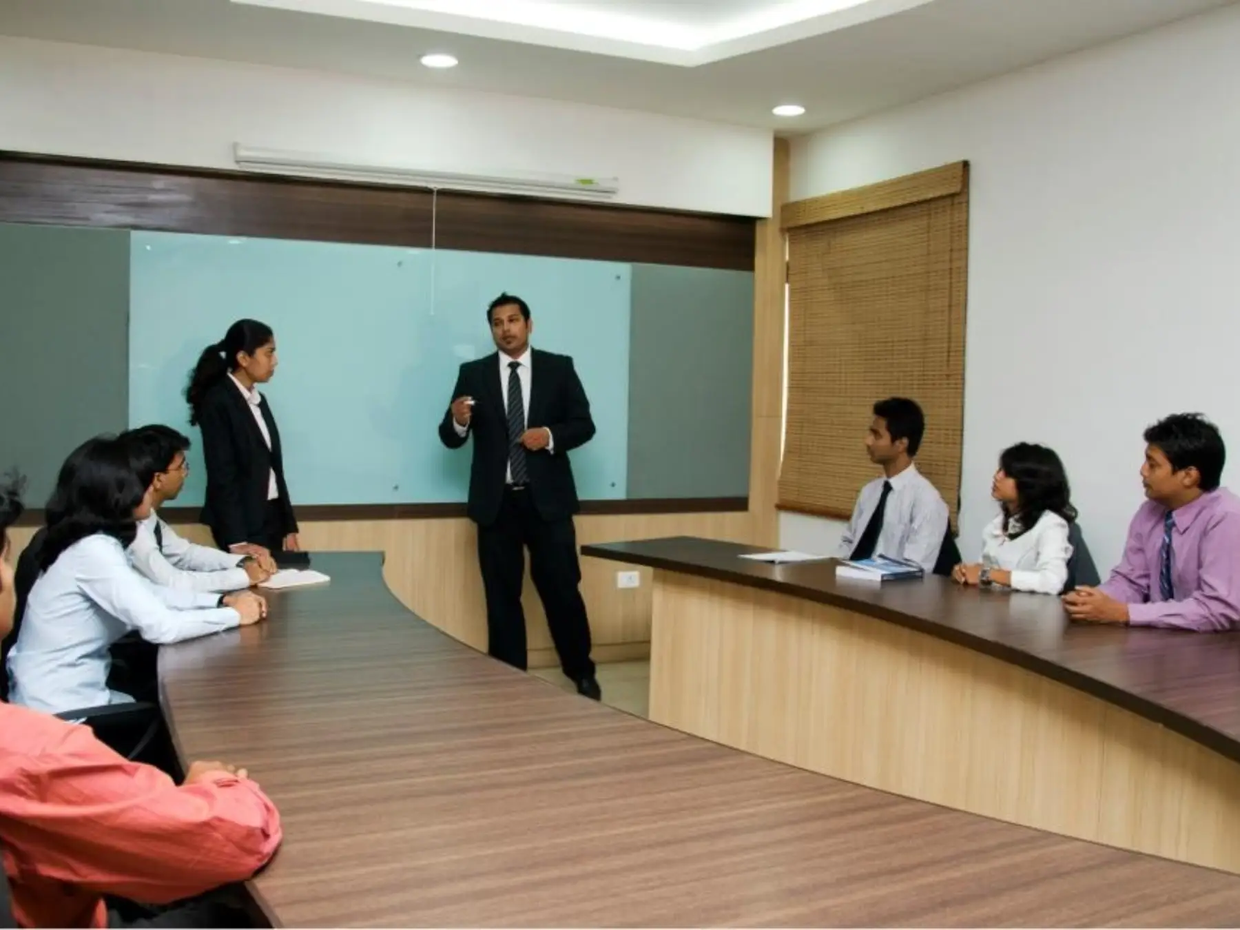 hr-team-meeting-in-modern-office-samarthana-image