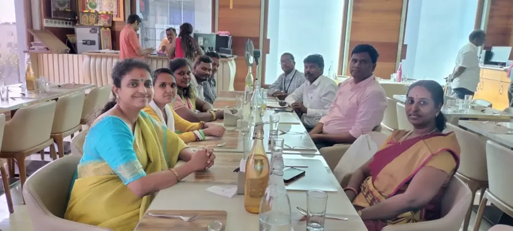 colleagues-sharing-lunch-together-samarthana