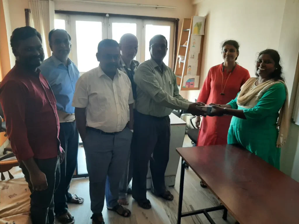 team-members-talking-in-office-samarthana