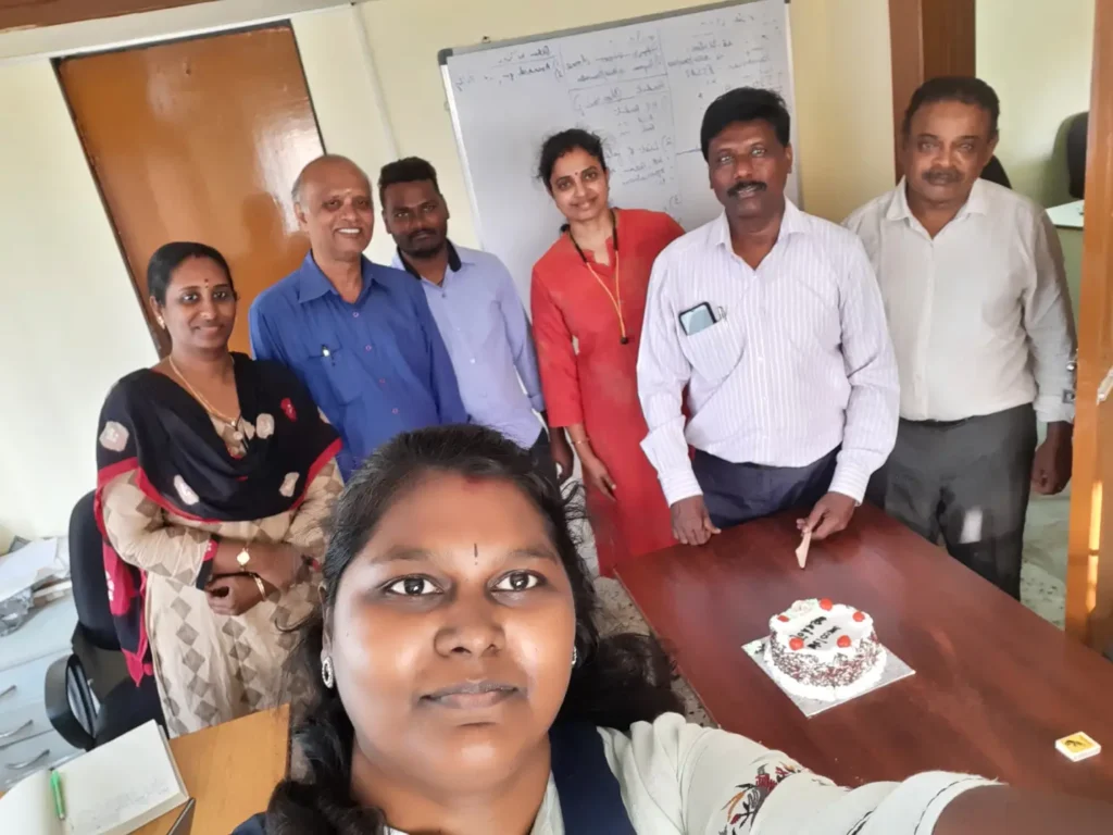 colleagues-taking-group-selfie-samarthana