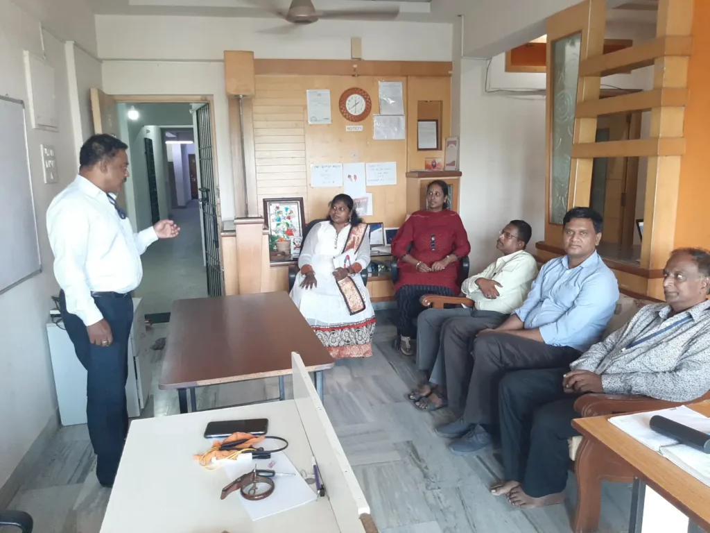 colleagues-discussing-in-office-meeting-samarthana