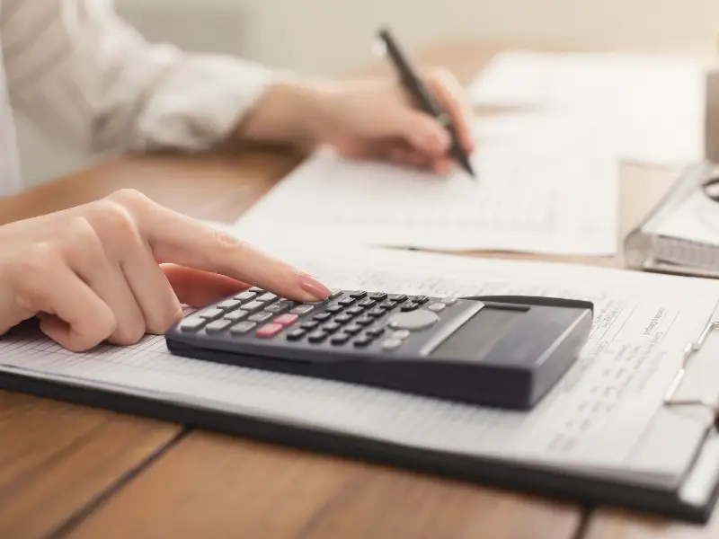 employee-using-calculator-for-payroll-samarthana-image