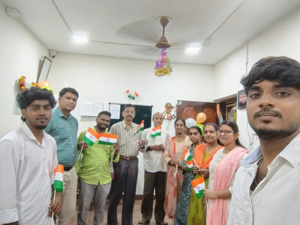 staff-members-group-photo-samarthana