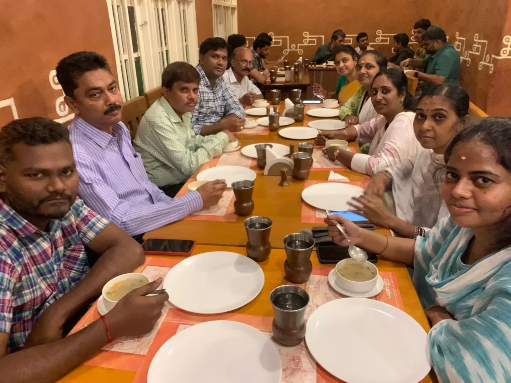 employees-sharing-new-year-lunch-samarthana