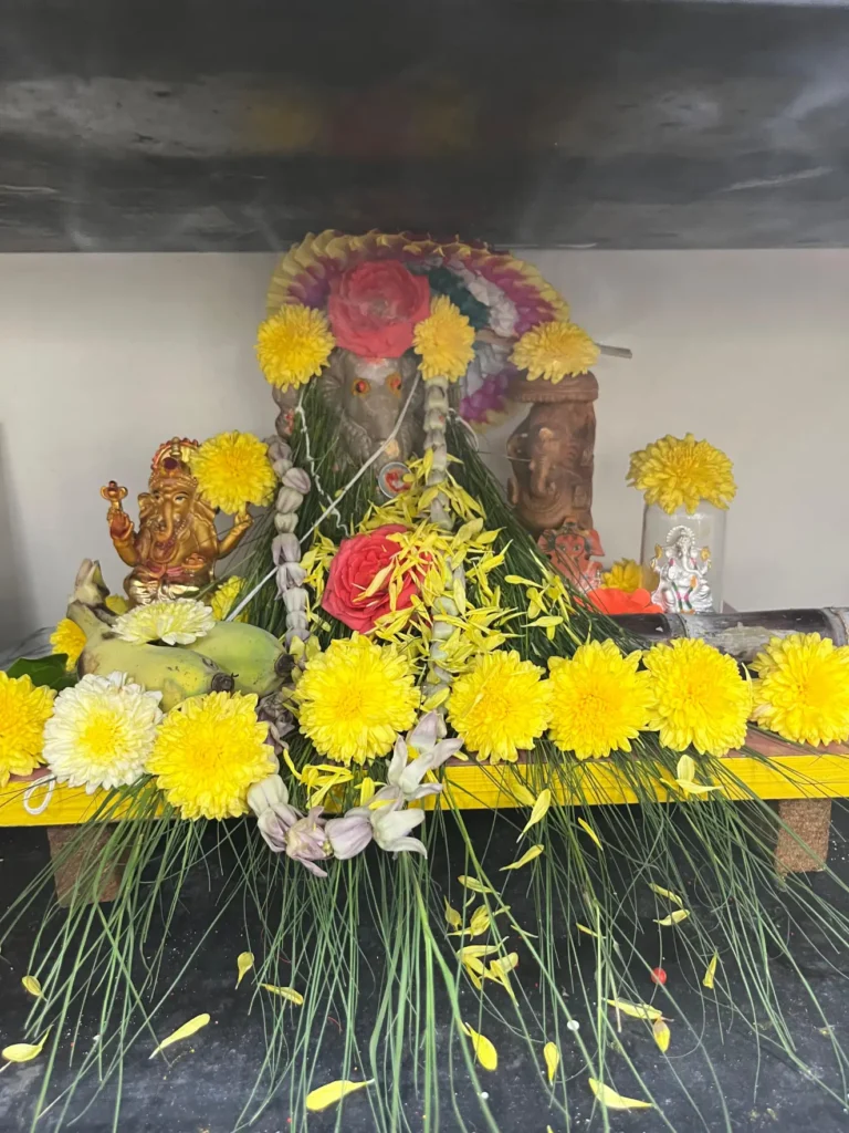 ganesha-idol-with-flower-decoration-samarthana